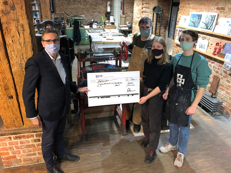 LGE Mecklenburg-Vorpommern GmbH überreicht Weihnachtsspende an die „Spielkartenfabrik“ Jugendkunst e.V. in der Hansestadt Stralsund